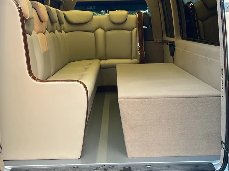 Катафалк Mercedes-Benz Sprinter, Базовый класс: салон