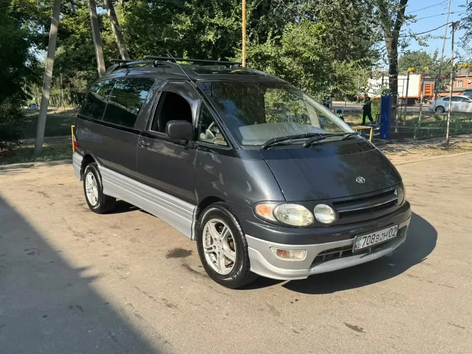 Минивэн Toyota Estima, Минивэн: вид снаружи